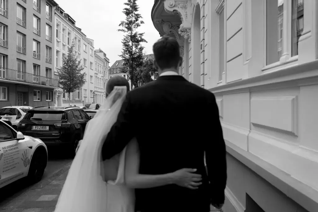 Analoge Hochzeitsfotografie auf 35mm Film, ruhig und emotional